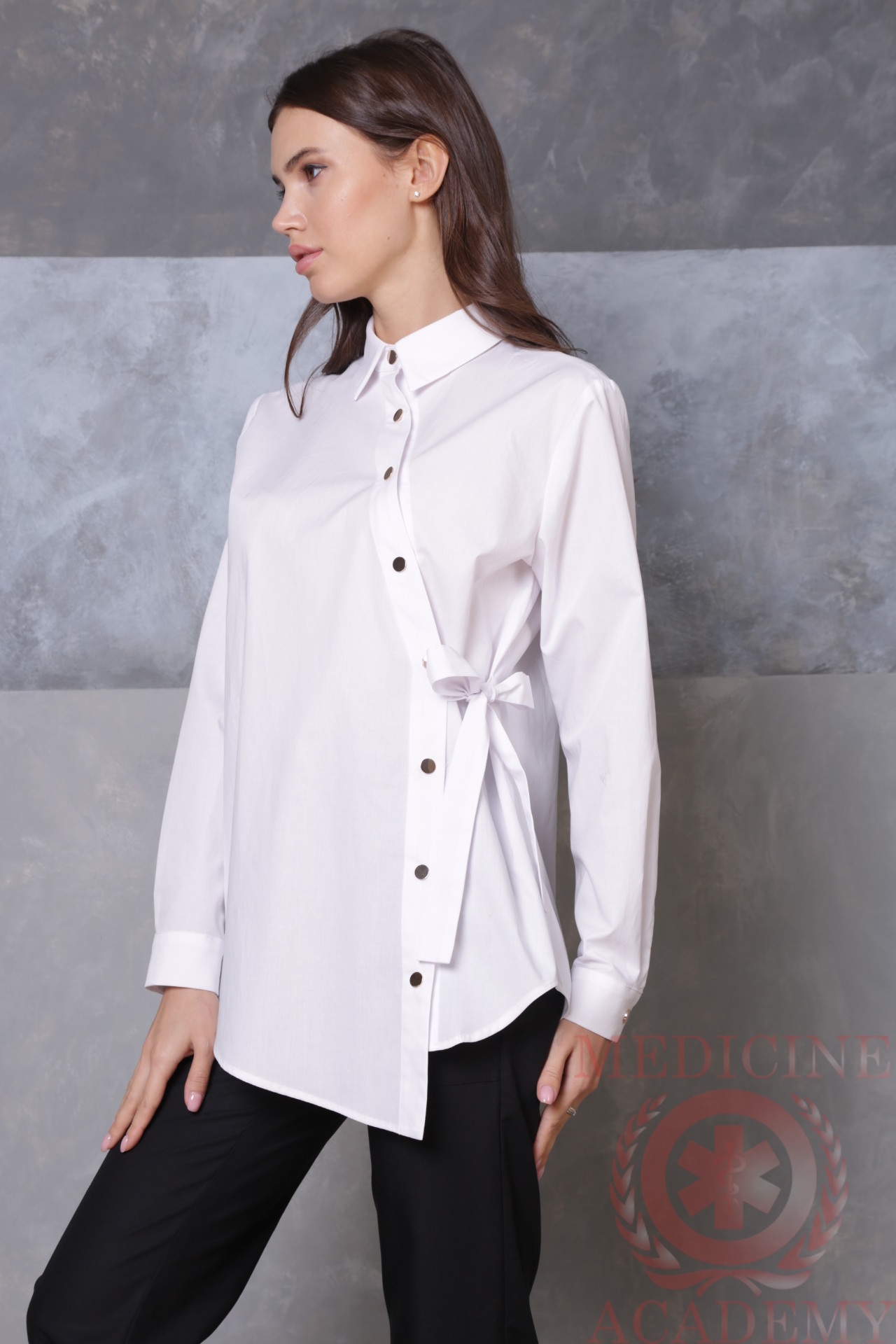 Блуза с ассиметричной застежкой белая пф040б 77ma.ru Medicine-Academy