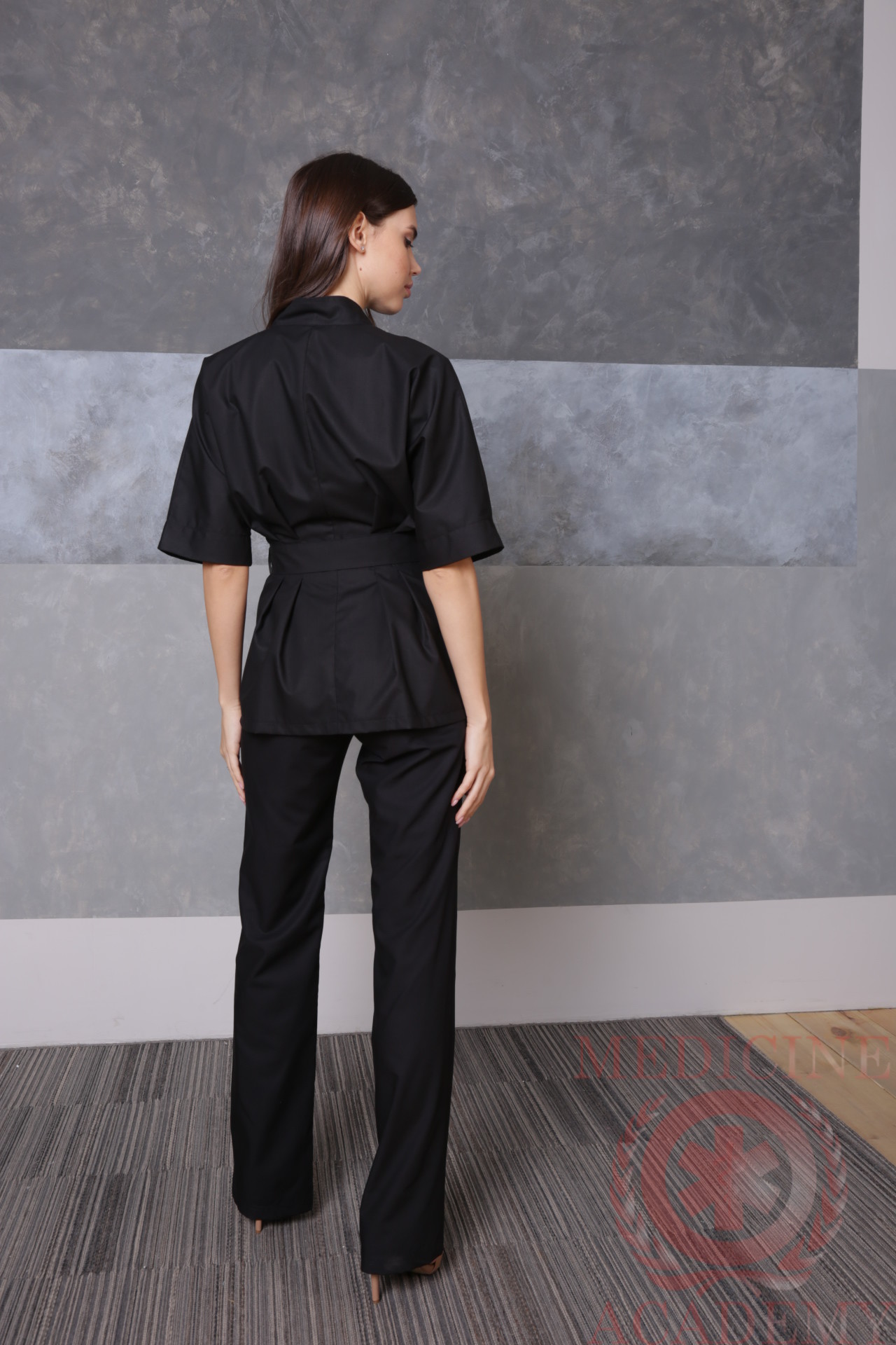 Медицинская блуза с цельнокроенным рукавом черная пф038ч 77ma.ru Medicine-Academy