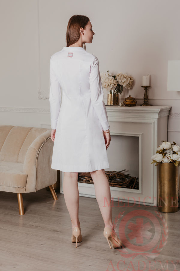 Белое медицинское платье «Диор» на кнопках длинный рукав
