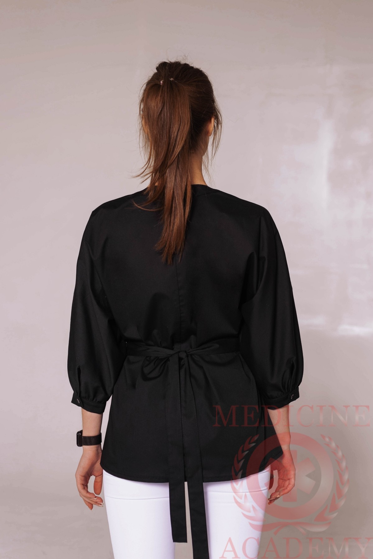 Блуза со сборками на талии черная