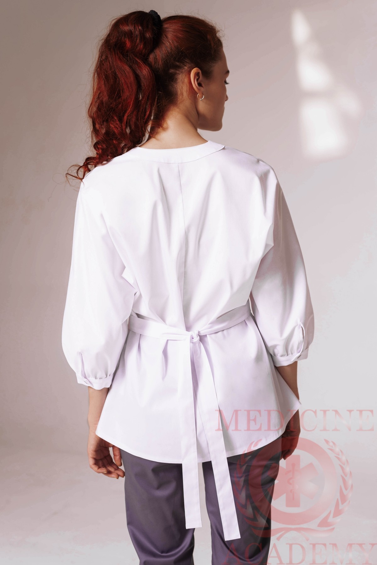 Блуза со сборками на талии белая